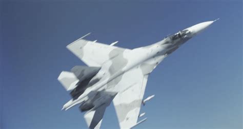 VIDEO: Russian Fighter Cuts Off US F.